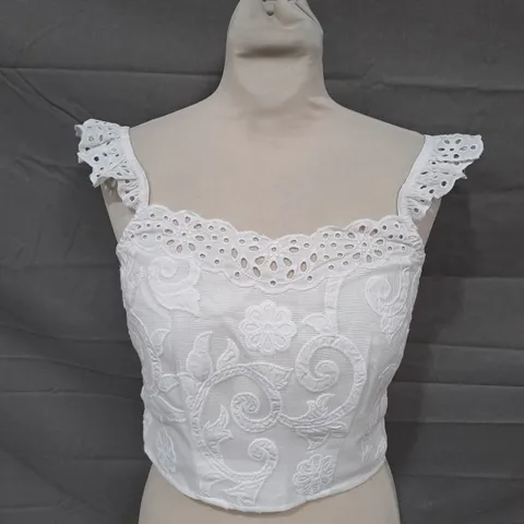 ABERCROMBIE & FITCH WHITE CROP TOP - MEDIUM