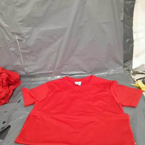 LOT OF FIVE RED T-SHIRTS SIZE 7/8