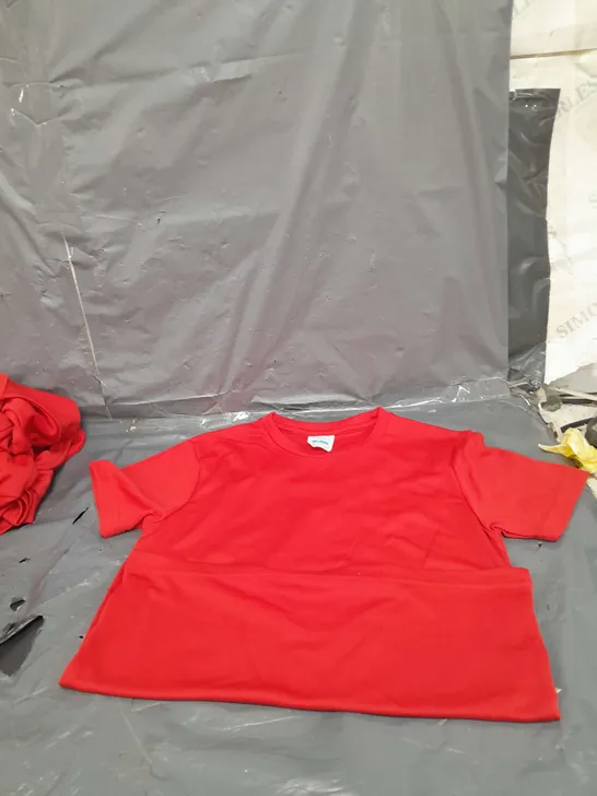 LOT OF FIVE RED T-SHIRTS SIZE 7/8