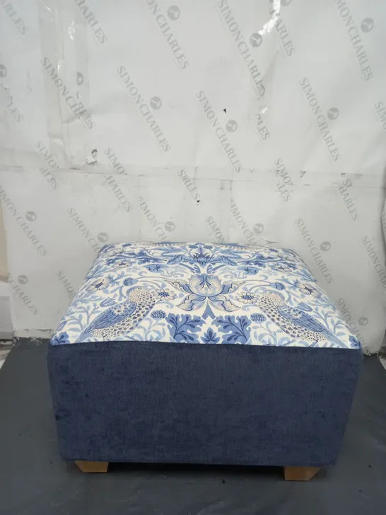 BOXED CLASSIC FOOTSTOOL 