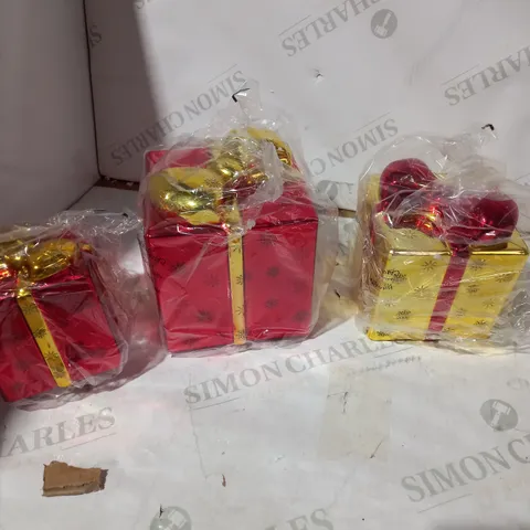 SANTA EXPRESS PRE-LIT SET OF GLASS PRESENTS IN RED AND GOLD 