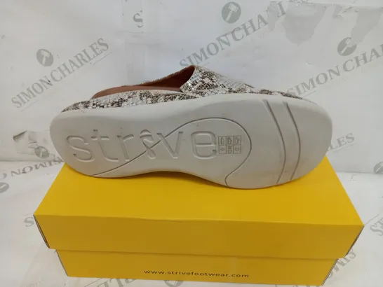 BOXED STRIVE MAUI IN SNAKE GLAMOUR SIZE 7 