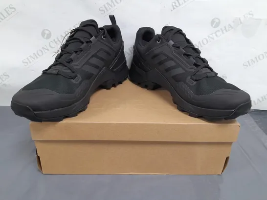 BOXED PAIR OF ADIDAS TERREX SWIFT R3 GTX SHOES IN BLACK UK SIZE 9