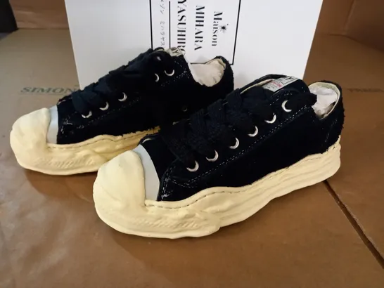 PAIR OF MAISON MIHARA YASUHIRO HANK LOW ORIGINAL SOLE TRAINERS - UK 7