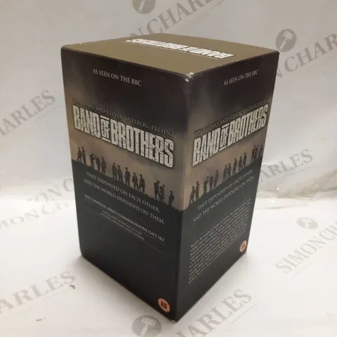 BOXED BAND OF BROTHERS THE COMPLETE SERIES AND COMMEMORATIVE GIFT SET ON VHS