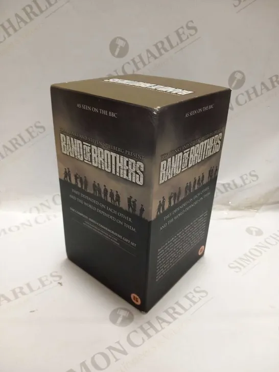 BOXED BAND OF BROTHERS THE COMPLETE SERIES AND COMMEMORATIVE GIFT SET ON VHS