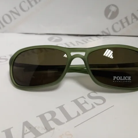 APPROXIMATELY 17 DIERRE POLICE - GREEN