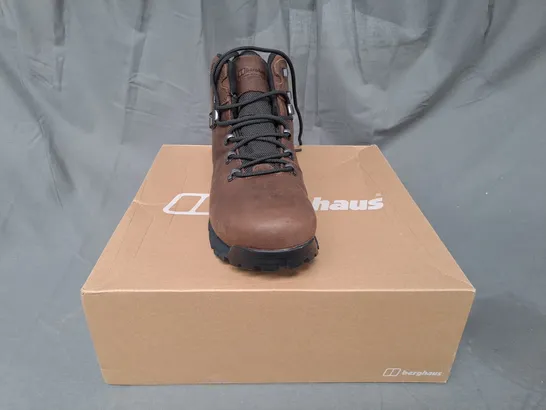 BOXED PAIR OF BERGHAUS HILLWALKER II GTX TECH BOOTS IN BROWN UK SIZE 11