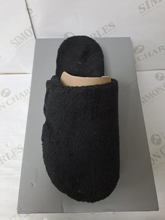 VIONIC BOXED BLACK SLIPPERS SIZE 5