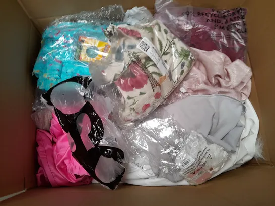 BOX OF APPROXIMATELY 25 ASSORTED CLOTHING ITEMS TO INCLUDE -SHIRT , DRESS , TOP ETC - COLLECTION ONLY 