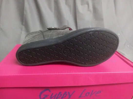 BOX OF APPROXIMATELY 12 BLACK  GUPPY LOVE BY BLOWFISH SHOES IN VARIOUS SIZES 