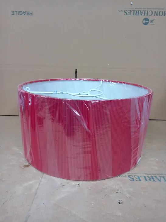 RED RIBBED LIGHTSHADE 40CM