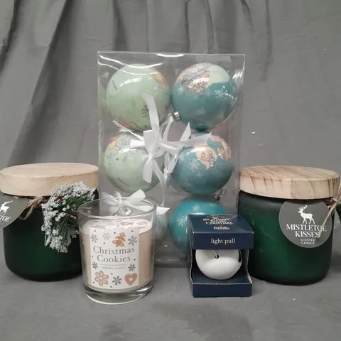 LARGE ASSORTMENT OF FESTIVE HOUSEHOLD AND DECORATIVE ITEMS TO INCLUDE DISNEY BAUBLES PACK, MISTLETOE KISSES SCENTED CANDLE, CHRISTMAS COOKIES SCENTED CANDLE, ETC - COLLECTION ONLY