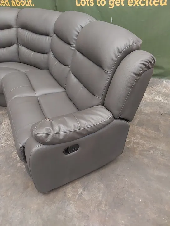 DESIGNER 5 SEATER CURVED LEATHER UPHOLSTERED MANUAL RECLINER SOFA - GREY