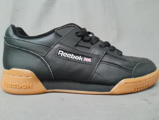 PAIR OF REEBOK SHOES IN BLACK UK SIZE 5.5