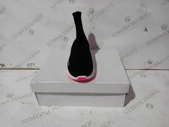 BOXED PAIR OF BALENCIAGA SHOES IN BLACK/WHITE/PINK UK SIZE 6