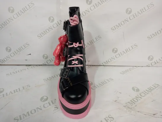 BOXED PAIR OF KOI PLATFORM CHUNKY ANKLE BOOTS IN BLACK/PINK W. TEDDY BEAR SIZE 5