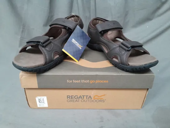 BOXED PAIR OF REGATTA OPEN TOE SANDALS IN BROWN UK SIZE 9