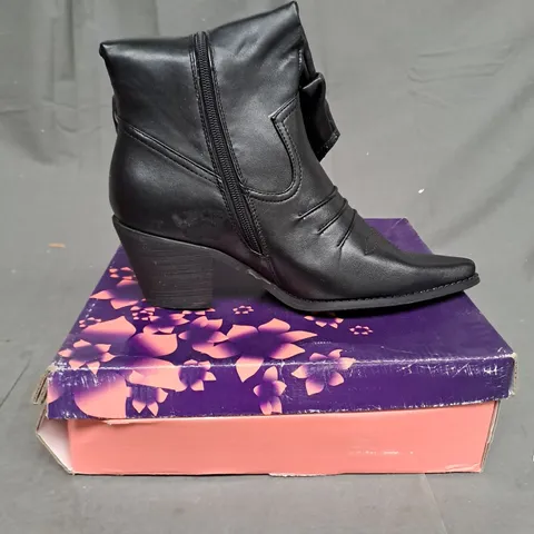 BOXED LOT OF 9 PAIRS OF LADIES BLACK BOOTS. VARIOUS SIZES