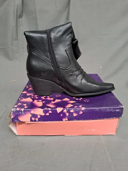 BOXED LOT OF 9 PAIRS OF LADIES BLACK BOOTS. VARIOUS SIZES