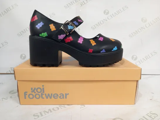 BOXED PAIR OF KOI BLOCK HEEL SHOES IN BLACK W. MULTICOLOUR GUMMY BEAR DESIGN SIZE 4