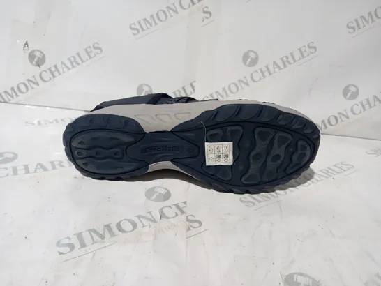 BOXED PAIR OF SKECHERS REGGAE FEST 2.0 FISHERMAN SHOES IN NAVY UK SIZE 4