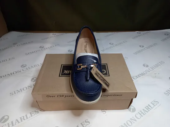 BOXED CUSHION WALK NAVY BLUE LOAFERS SIZE 7