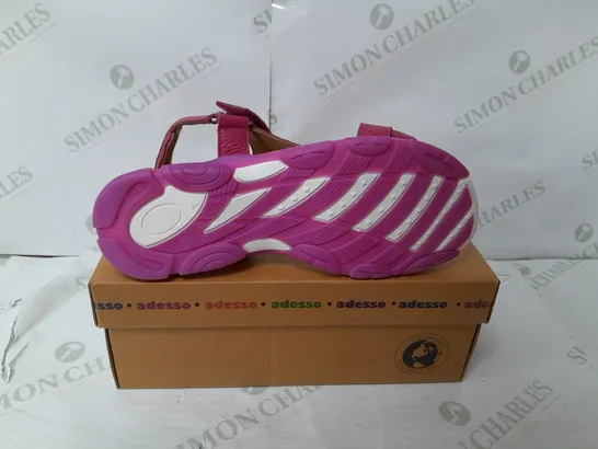 ADESSO LEATHER STRAP RUBBER SOLE WALKING SANDAL IN PINK SIZE 7 