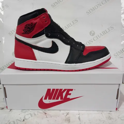 BOXED PAIR OF NIKE AIR JORDAN 1 HIGH SHOES IN BLACK/RED/WHITE UK SIZE 8.5