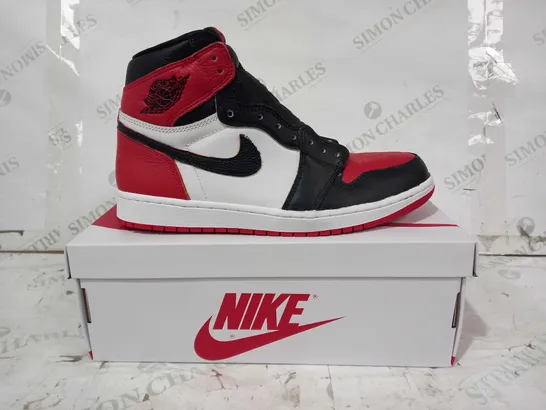 BOXED PAIR OF NIKE AIR JORDAN 1 HIGH SHOES IN BLACK/RED/WHITE UK SIZE 8.5