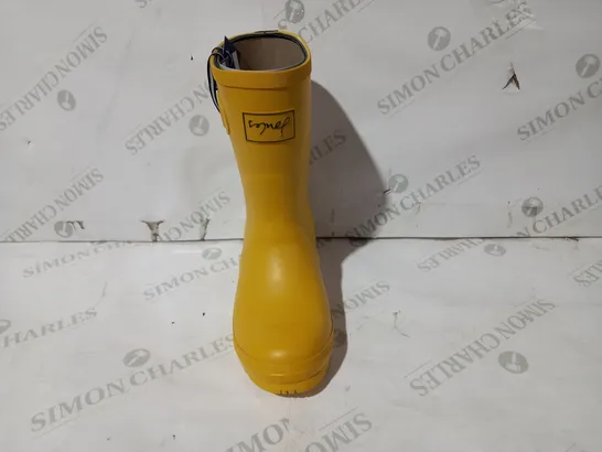 BOXED PAIR OF JOULES WELLINGTON BOOTS IN YELLOW UK SIZE 5