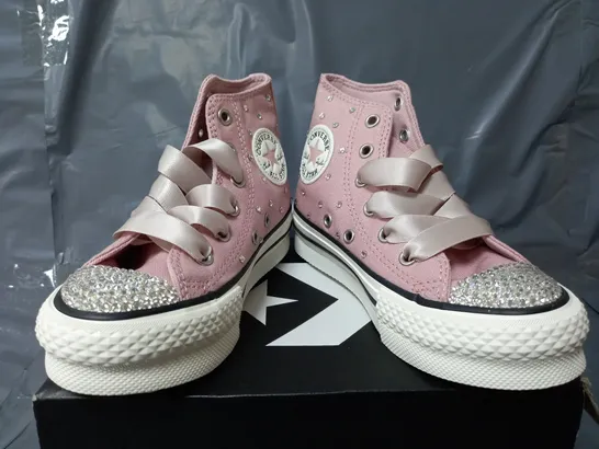 BOXED PAIR OF CONVERSE ALL STARS BRIDESMAID TRAINERS IN PINK - YOUTH UK 12