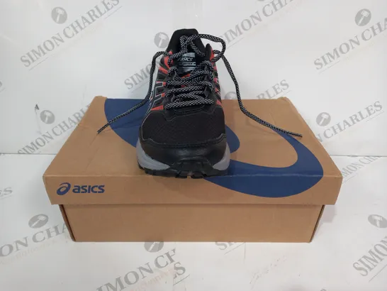 BOXED PAIR OF ASICS TRAIL SCOUT 2 TRAINERS IN BLACK/ORANGE UK SIZE 5.5