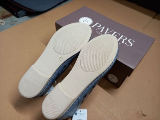 BOXED PAIR OF PAVERS DENIM SHOES - 6(39)