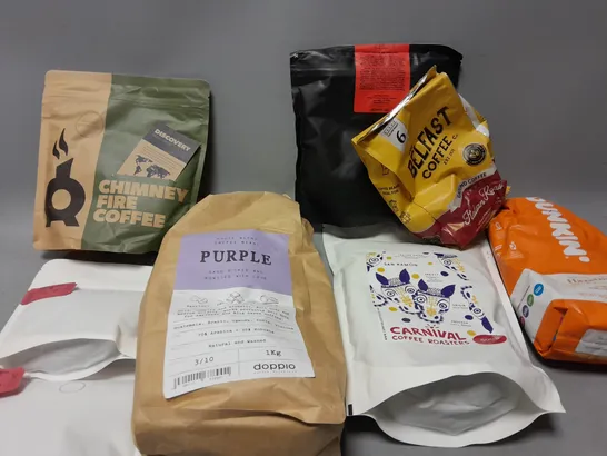 APPROXIMATELY 8 ASSORTED COFFEE PRODUCTS TO INCLUDE DUNKIN HAZELNUT MEDIUM ROAST (453g), CARNIVAL COFFEE ROASTERS (500g), THE BELFAST COFFEE ITALIAN ROAST (200g), ETC