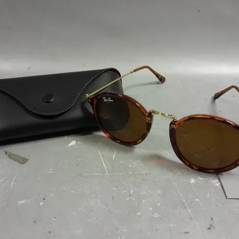 BOXED RAY-BAN ROUND FRAMED TORTOISE SHELL SUNGLASSES 