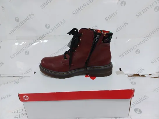 BOXED RIEKER RED INTEREST COLLAR BOOTS- SIZE 7.5