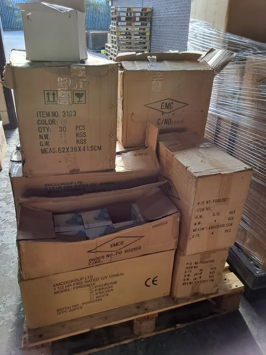 PALLET CONTAINING 13 MULTIPACK BOXES OF ASSORTED LIGHTING ITEMS INCLUDES ASSORTED EMCOLITE DOWNLIGHTS