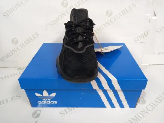 BOXED PAIR OF ADIDAS OZWEEGO C SHOES IN BLACK UK SIZE 2