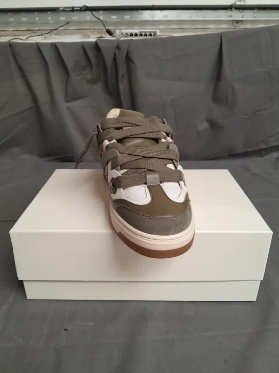 BOXED PAIR OF REPRESENT BULLY SNEAKERS SIZE 10.5 