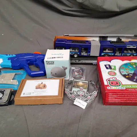 LARGE BOX OF ASSORTED TOYS AND GAMES TO INCLUDE COCOMELON, WATER GUNS AND TRADING CARDS