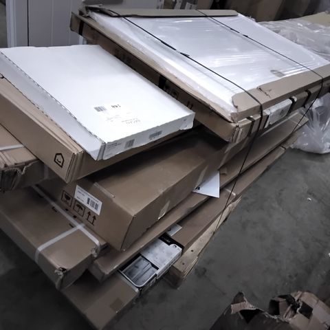 PALLET OF ASSORTED BATHROOM FURNITURE TO INCLUDE A SOFT CLOSE SEAT, ASSORTED  BATHROOM PANELS AND A WALL CABINETM