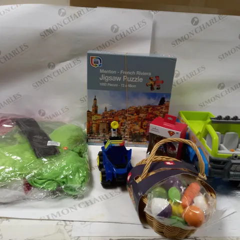 BOX OF ASSORTED TOYS AND GAMES TO INCLUDE PAW PATROL, JIGSAWS AND ACTION FIGURES