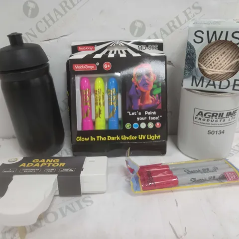 BOX OF APPROXIMATELY 15 ASSORTED ITEMS TO INCLUDE - FACE PAINT, GANG ADAPTOR, WATER BOTTLE ETC