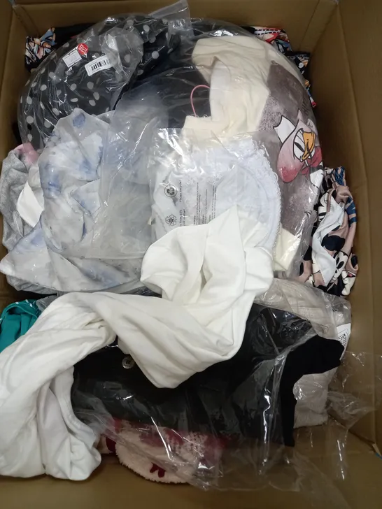 BOX OF APPROXIMATELY 25 ASSORTED CLOTHING ITEMS TO INCUDE - TROUSERS , JUMPER , T-SHIRT ETC