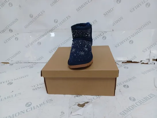 BOXED BONOVA HANDMADE NAVY STAR DETAIL BOOTS- EUR 37