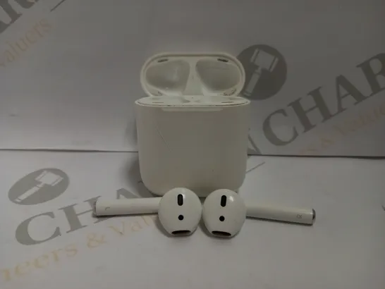 1ST GENERATION APPLE AIRPOD BUDS