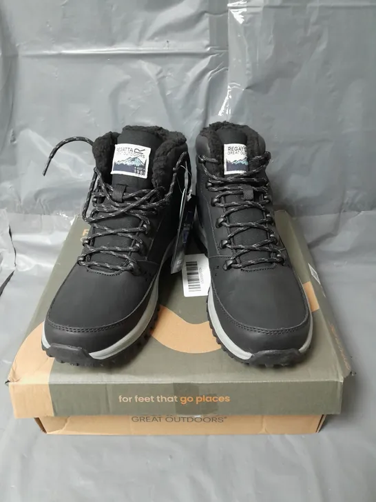 PAIR OF REGATTA WOMENS SHERBOURNE WALKING BOOTS -BLACK - 6 RRP £80