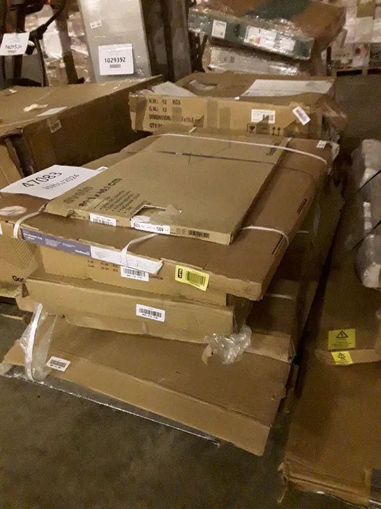 PALLET OF ASSORTED BATHROOM PARTS