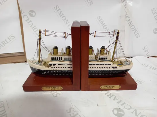 WOODEN TITANIC BOOKENDS